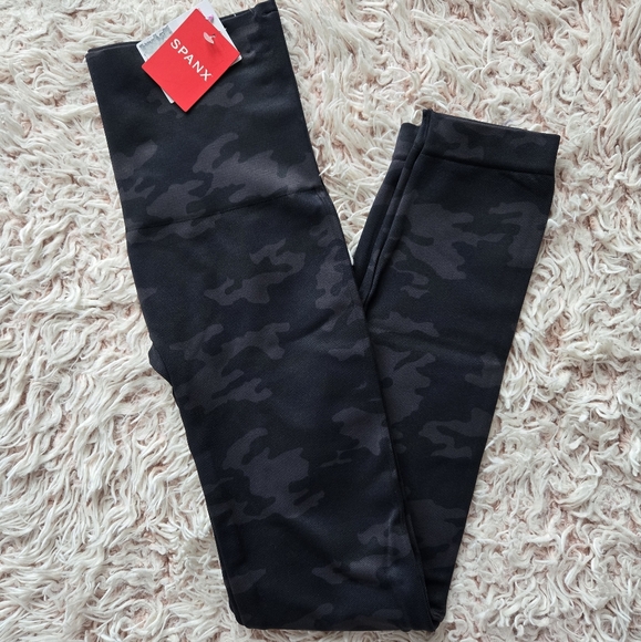 🩶NWT Spanx Look at Me Now camo leggings - Picture 6 of 8
